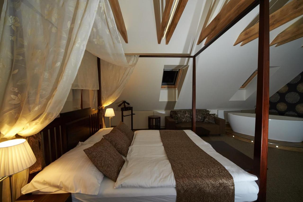 Hotel Bily Jednorozec Třeboň 외부 사진