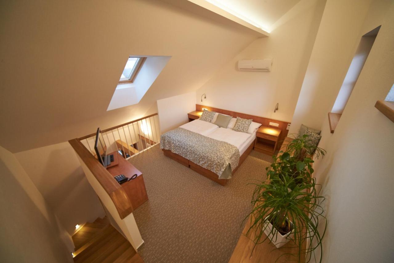 Hotel Bily Jednorozec Třeboň 외부 사진