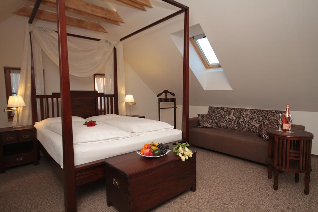 Hotel Bily Jednorozec Třeboň 외부 사진